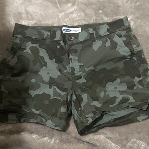 Old Navy Women's Green Camouflage Cargo Shorts